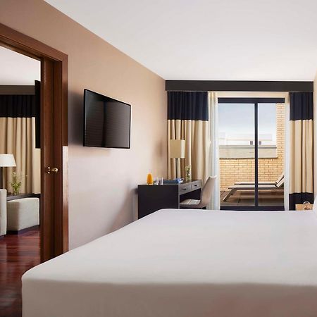 Hotel Nh Ciudad De Valenza Esterno foto