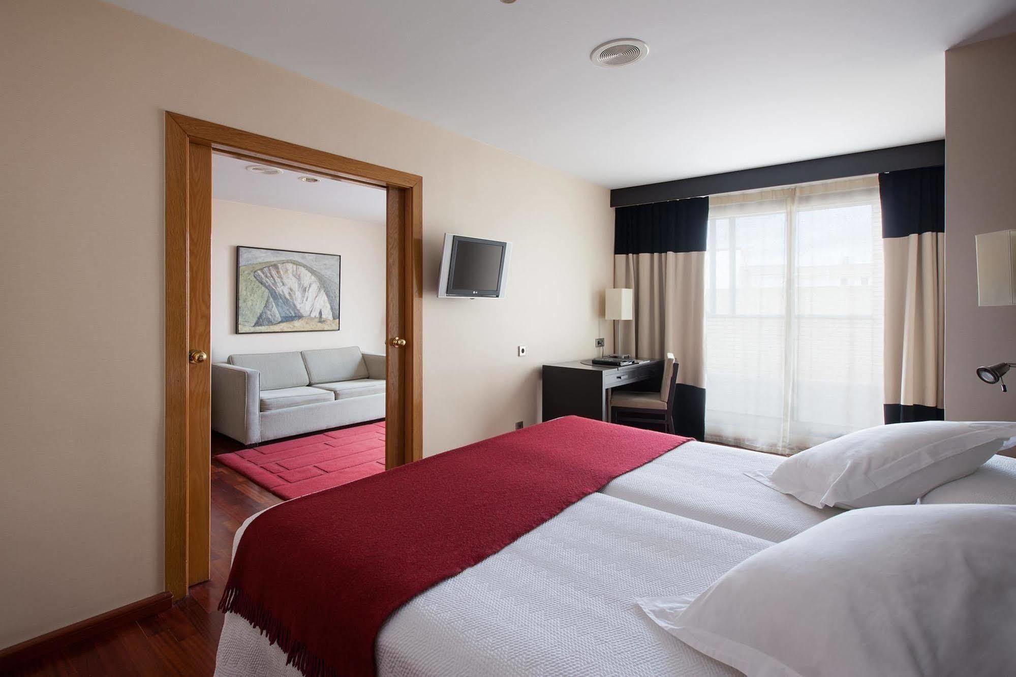 Hotel Nh Ciudad De Valenza Esterno foto